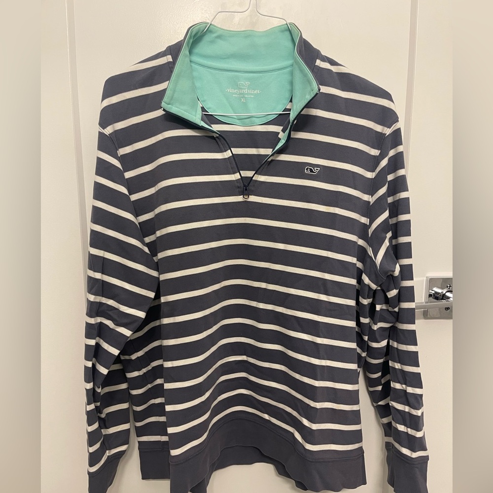 Vineyard Vines Men's Grey and White Striped 1/4 zip